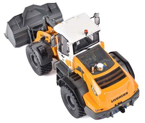 AT Collections 1:32nd Scale Liebherr L 546 G8 Wheel loader
Earthmoving bucket - Michelin XLD65 650/65R25 Tyres