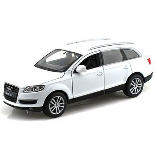 Burago 1:43 Scale Audi Q7 2011 - White