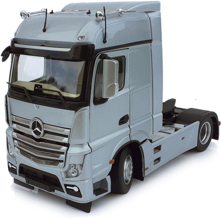 Marge Farm Models 1:32nd Scale Mercedes Benz Actros Bigspace 4x2 Silver