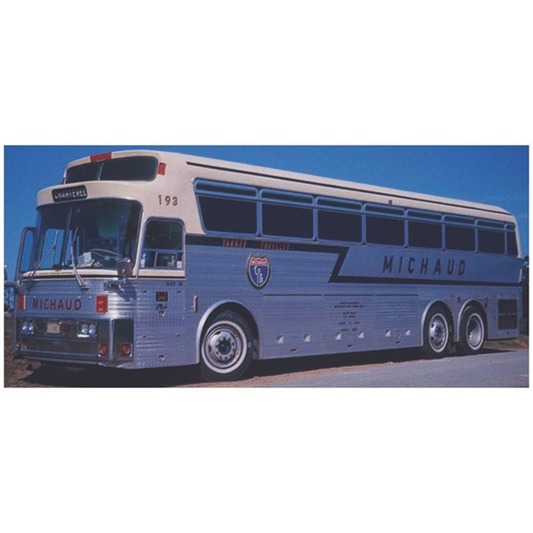 Iconic Replicas 1:87 Scale Eagle Model 05 Coach 1971: Michaud Trailways