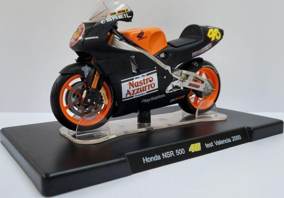 Atlas Editions 1:18 Scale Honda NSR 500 Valencia 2000 Rossi Valentino Rossi Collection in 1:18
