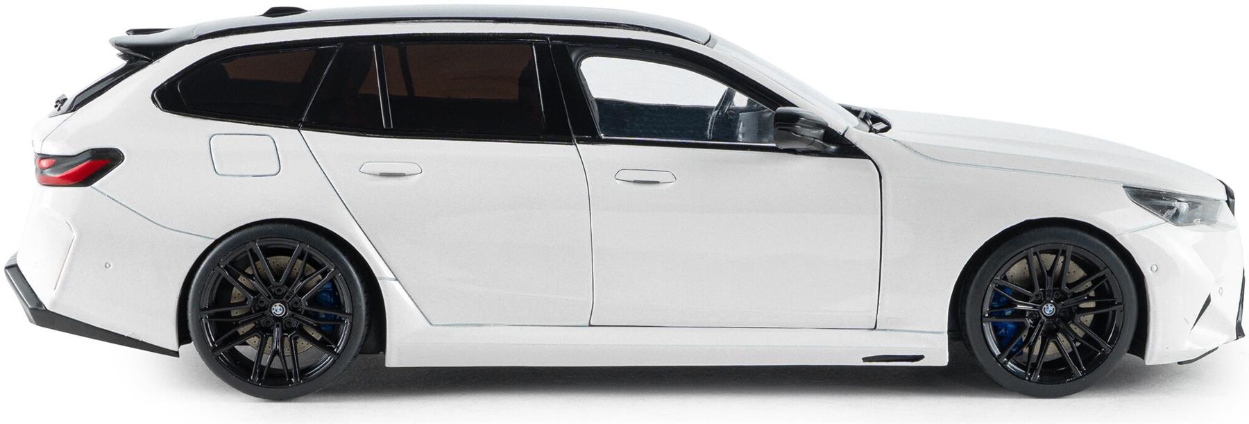 Solido  1:18th Scale BMW M5 Touring Alpine White Solid 2025