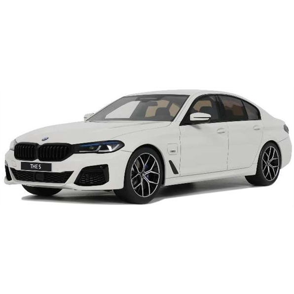 GT Spirit 1:18 Scale BMW 545E X Drive Saloon M Sport Alpine White III 2023