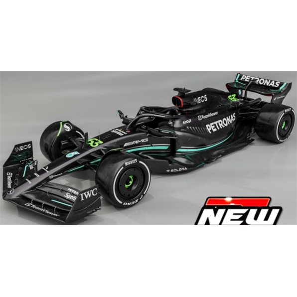 Burago 1:24 Scale Mercedes F1 W14 #63 George Russell - W/Case + Figure