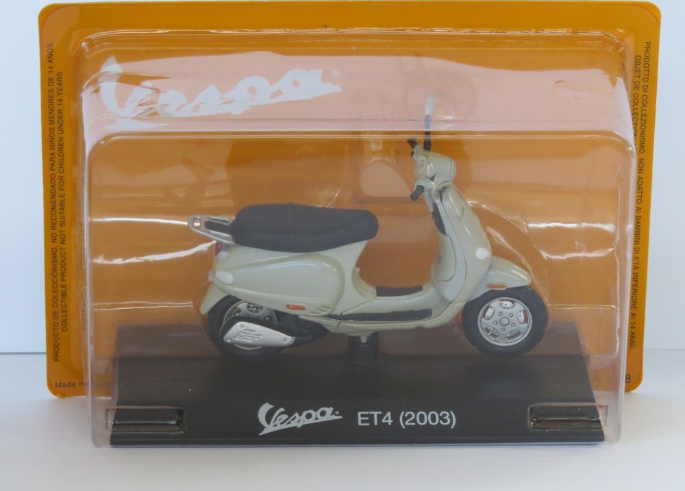 Atlas Editions 1:18 Scale Vespa ET4 2003 Vespa Collection in 1:18