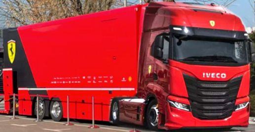 Bburago 1:43rd Scale Ferrari Iveco S-Way 570 Racing Transporter w/1 Car