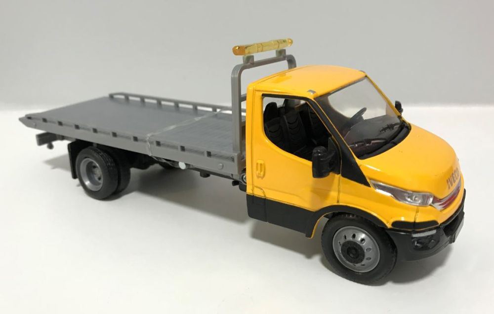New-Ray 1:36 Scale Iveco Daily Delivery Van Red