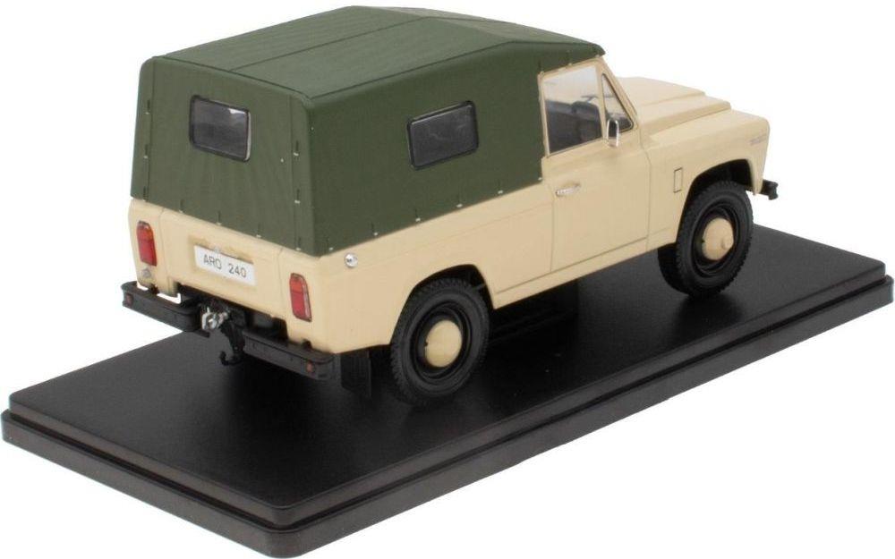Atlas Editions 1:24 Scale ARO 240 - 1978 Sand/Green canvas top 1:24 Blister can be squashed