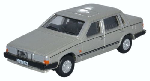 Oxford Diecast 1:76 Scale Volvo 760 - Gold Metallic