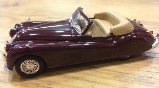 Atlas Editions 1:43 Scale Jaguar XK140 - Maroon
