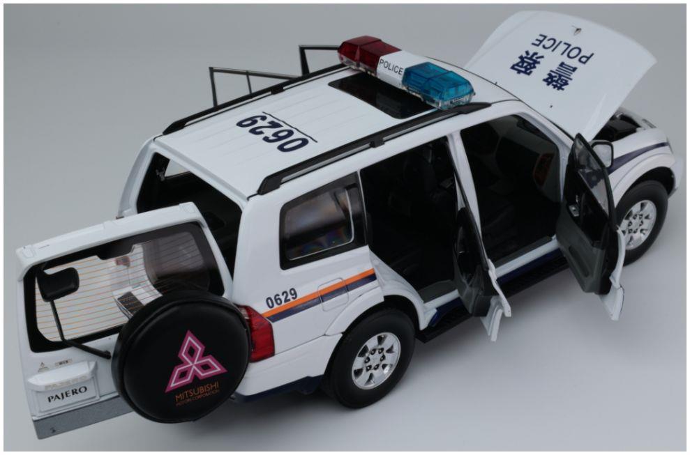 Sun Star 1:18th Scale Mitsubishi Pajero V73 China Police