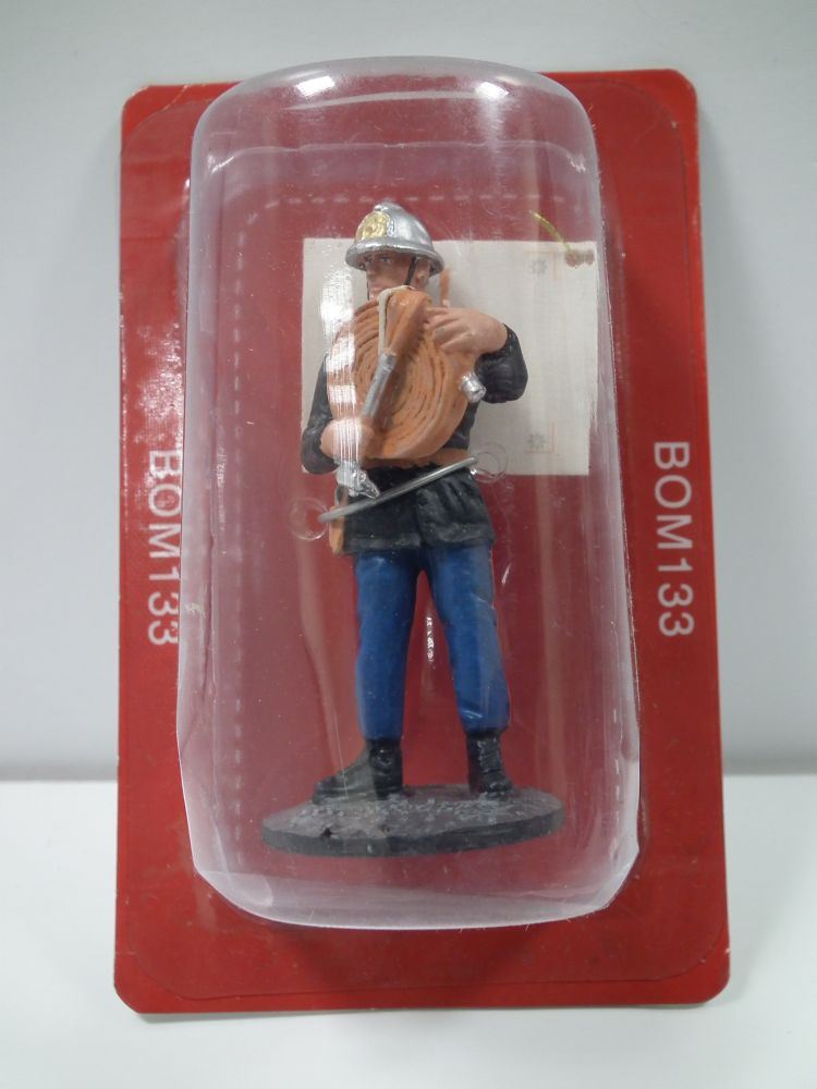 Atlas Editions 1:32 Scale fireman - firedress - Paris 1982