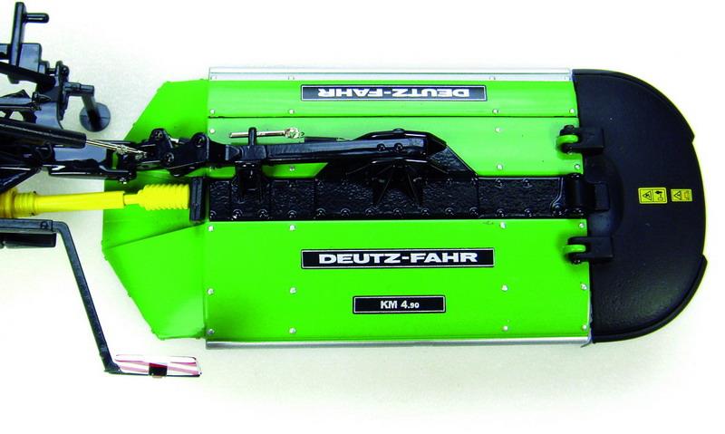 Universal Hobbies 1:32 Scale Deutz Front & Rear Mower Set