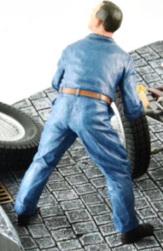LE Mans Miniatures 1:18 Scale Georges Figure Porteur de Roue Team Bugatti T59 Blue Overall