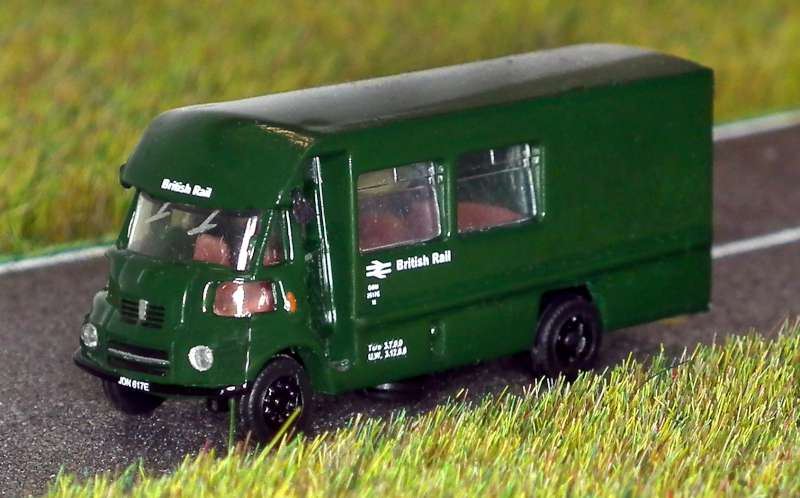 B-T Models 1:148 Scale Ley FG Crewbus - British Rail (Green)