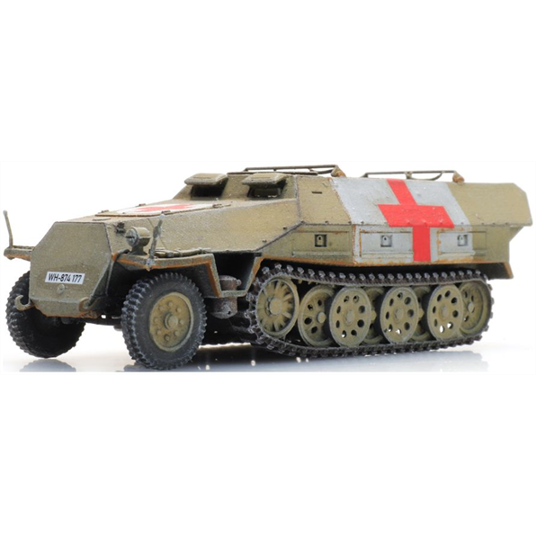 Artitec 1:87 Scale Sdkfz 251/8 Ausf D Sanitatspanzer (WM) Ready-Made, Painted
