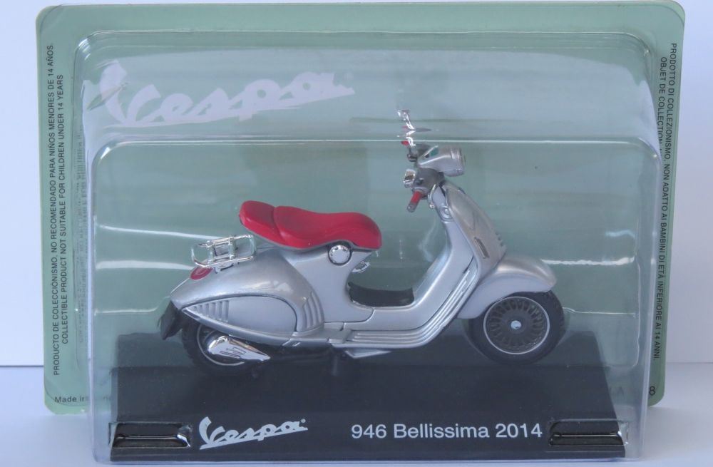 Atlas Editions 1:18 Scale Vespa 946 BELLISSIMA 2014 Vespa Collection in 1:18