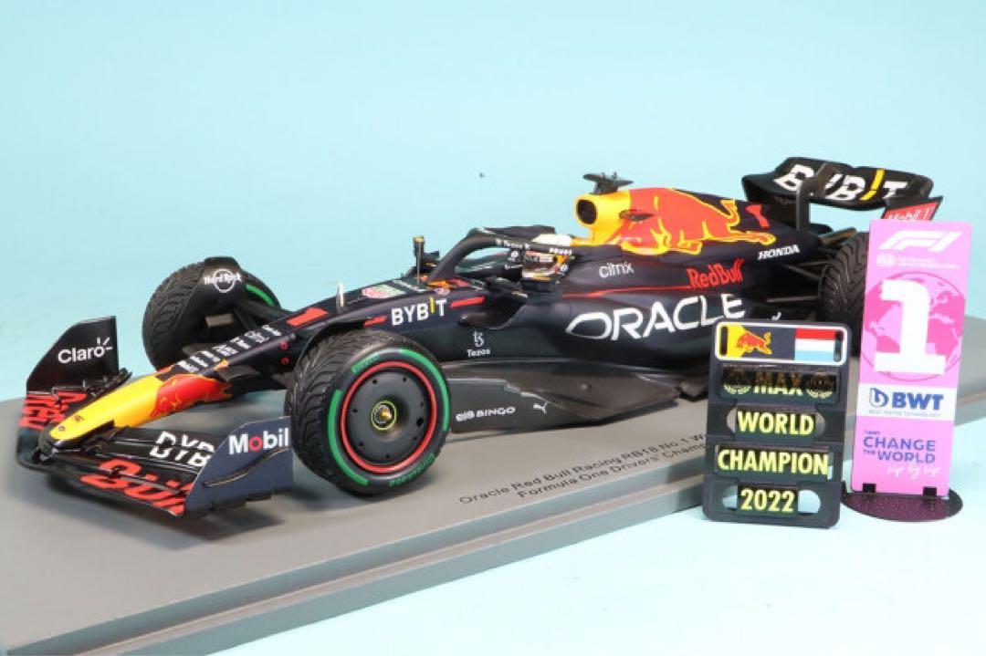 Spark 1:18 Scale Oracle Red Bull Racing RB18 #1 1st Japan GP 2022 Max Verstappen w/#1 + Board