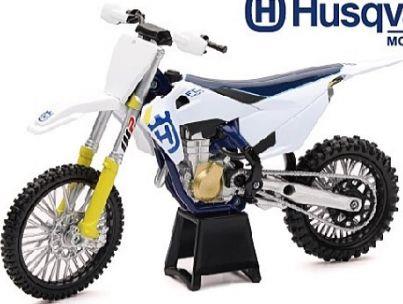 New-Ray 1:12 Scale Husqvarna FC450 2019 (Asst #42453)