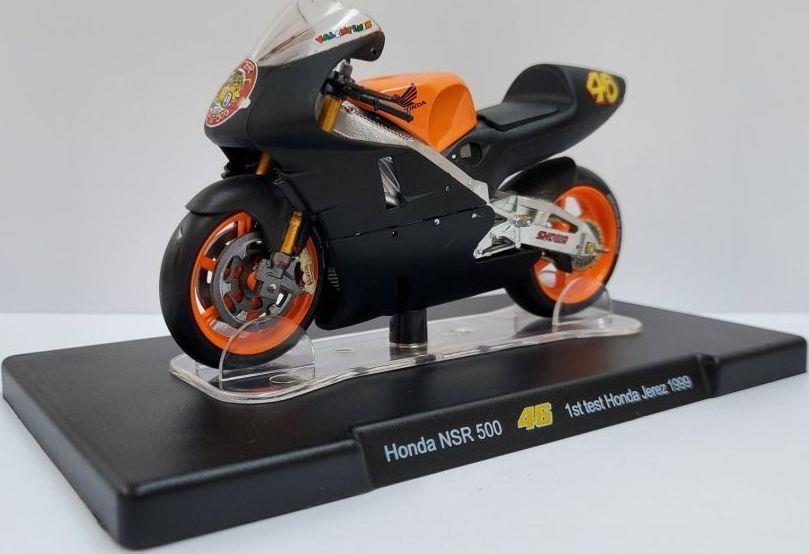 Atlas Editions 1:18 Scale Honda NSR 500 Jerez 1999 Rossi Valentino Rossi Collection in 1:18