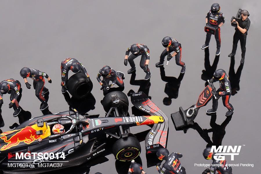 Truescale 1:64 Scale Oracle Red Bull RB19 #1 Verstappen F1 2023 Japanese GP Pit Crew Set Limited Edition