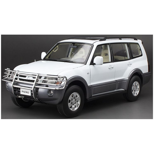 Sunstar 1:18 Scale Mitsubishi Pajero V73 White (New Tooling) Limited Edition 300pcs