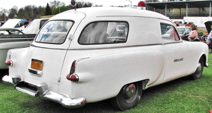 Kess 1:43 Scale Packard Henney JR Ambulance White 1954