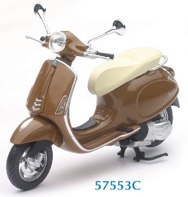 New-Ray 1:12 Scale Vespa Primavera Maroon
