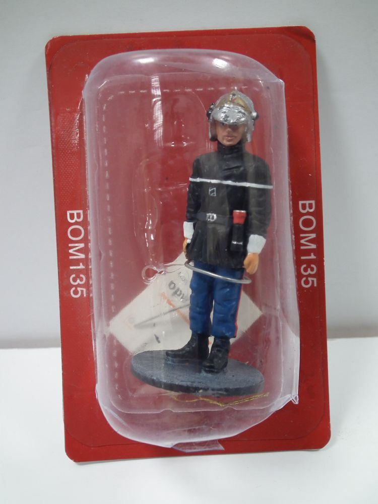 Atlas Editions 1:32 Scale fireman firedress Paris - 1988
