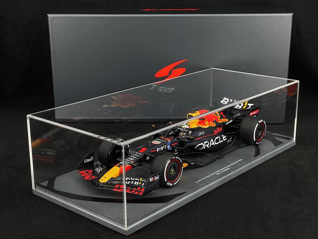 Spark 1:18 Scale Oracle Red Bull Racing RB18 #1 Winner Abu Dhabi 2022 Max Verstappen (w/Tyre Marks)