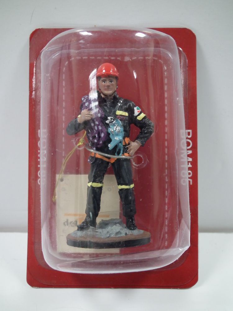 Atlas Editions 1:32 Scale Fireman climbing - Italy 2007