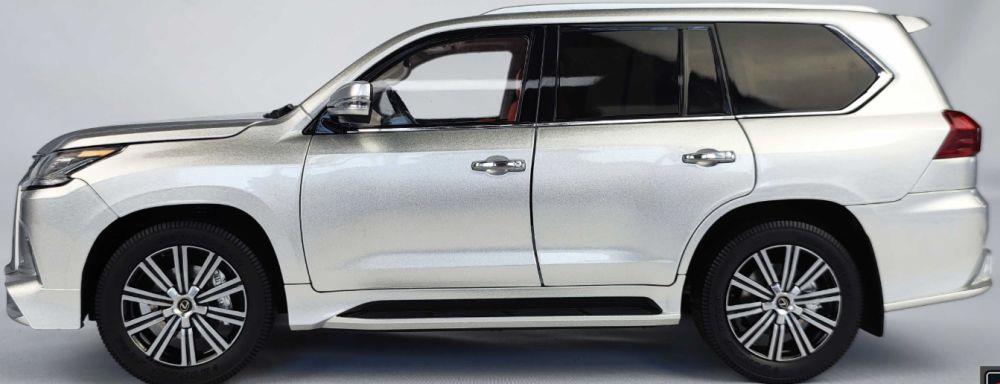 LCD 1:18 Scale Lexus LX570 Silver