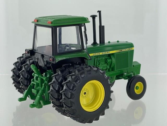Britains 1:32 Scale John Deere 4440 2wd With Dual Rear Tyres (Special Release 2500pcs Ltd)