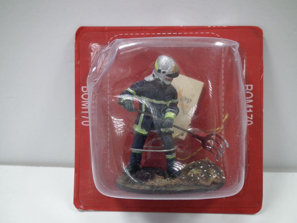 Atlas Editions 1:32 Scale Fireman Firedress-Bligny Sur Ouche-Fra2012