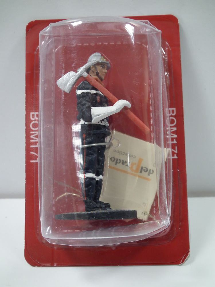 Atlas Editions 1:32 Scale Fireman Standard Bearer - France 2012