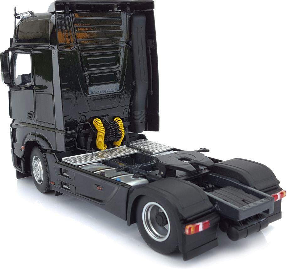 Marge Farm Models 1:32nd Scale Mercedes Benz Actros Bigspace 4x2 Black