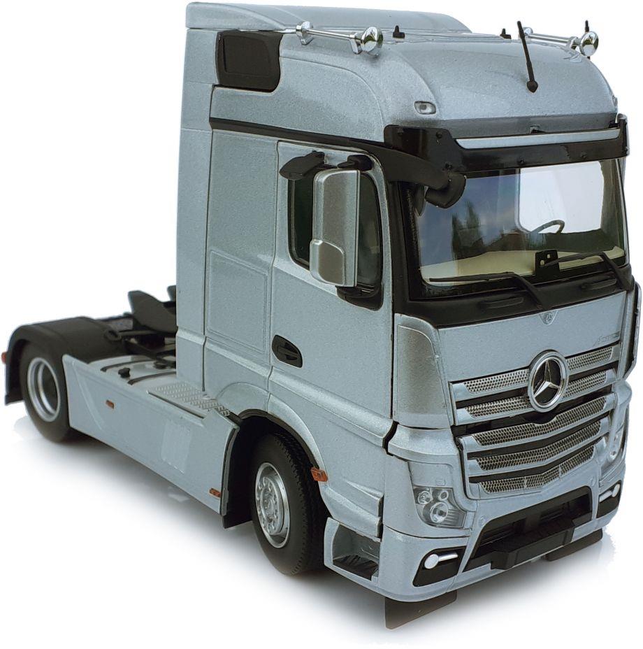 Marge Farm Models 1:32nd Scale Mercedes Benz Actros Bigspace 4x2 Silver