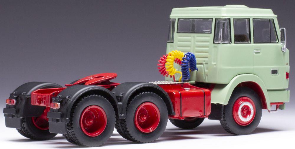 IXO 1:43 Scale Henschel HS 19 TS Green 1966