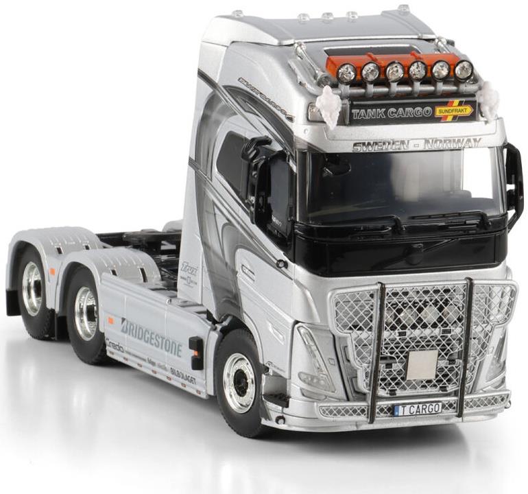 WSi 1:50th Scale Volvo FH5 Globetrotter XL 6x2 TAG Axle Tank Cargo
