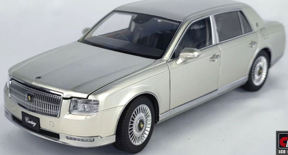 LCD 1:18 Scale Toyota Century Silver