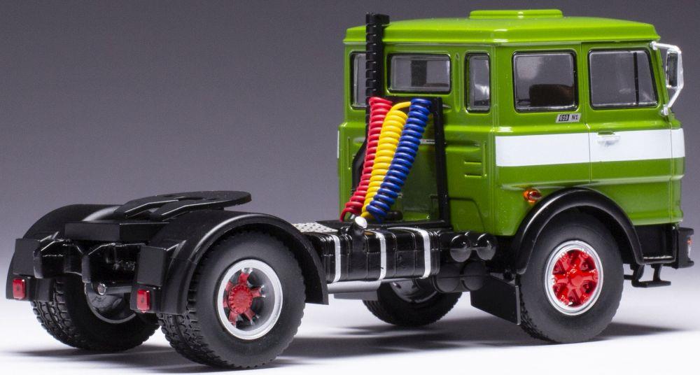 IXO 1:43 Scale Fiat 690 T1 Green/White 1961