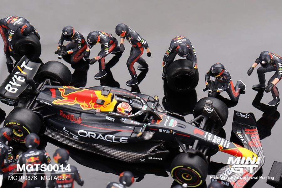 Truescale 1:64 Scale Oracle Red Bull RB19 #1 Verstappen F1 2023 Japanese GP Pit Crew Set Limited Edition