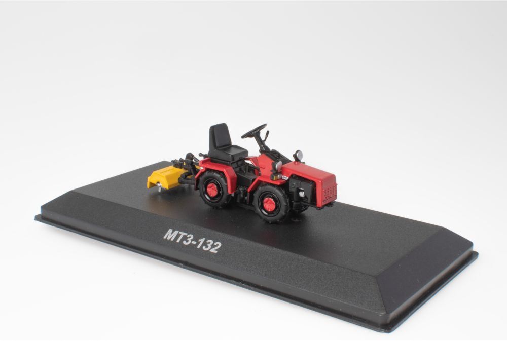 Atlas Editions 1:43 Scale ??Z-132 -Belarus Tractors: history, people, Machinery Colle