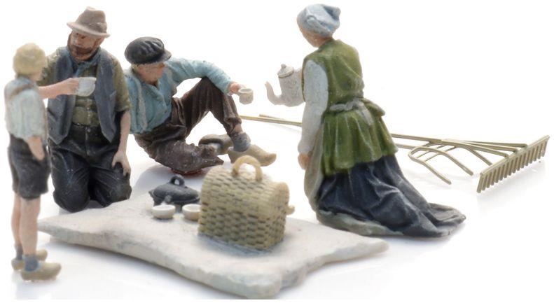 Artitec 1:87 Scale Lunch Break in the field (4x) Ready-Made Figures