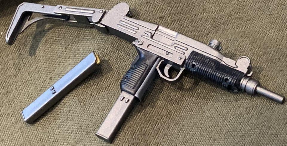 Dragon 1:6 Scale UZI Submachine Gun