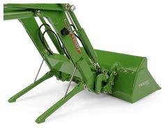 Universal Hobbies 1:32rd Scale Fendt 618 - Vario w/Front Loader