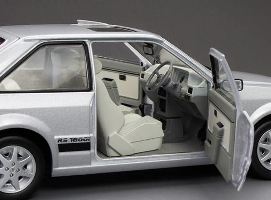Sunstar 1:18th Scale Ford Escort RS1600i 1984 Strato Silver
RHD UK Exclusive - Limited Edition 360pcs