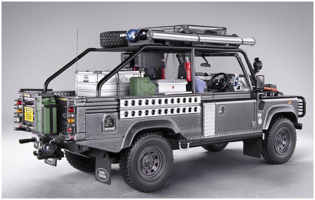 Kyosho 1:18 Scale Land Rover Defender 2001 Tomb Raider Edition (Resin)