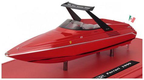 KESS 1:43rd Scale Riva Motoscafo 32 Ferrari 1990 2 x Engine V8 780CV (24cm) Red w/Showcase