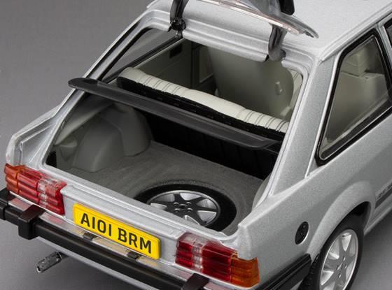 Sunstar 1:18th Scale Ford Escort RS1600i 1984 Strato Silver
RHD UK Exclusive - Limited Edition 360pcs